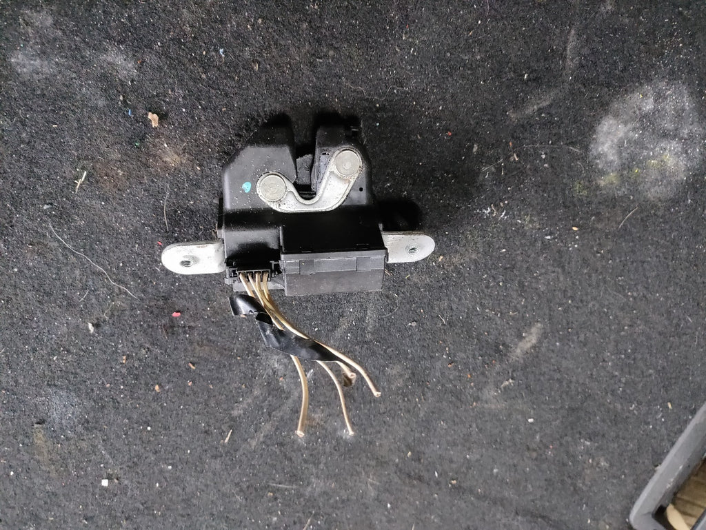 2011 VAUXHALL CORSA D 3 DOOR REAR BOOT LOCK MECHANISM 55701971