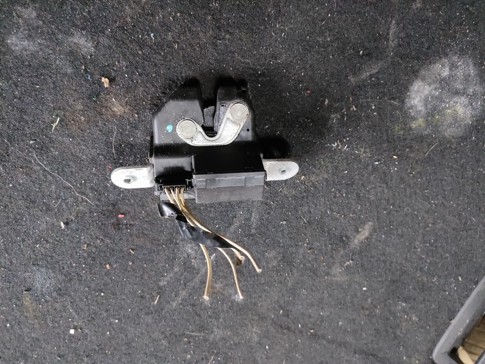 2011 VAUXHALL CORSA D 3 DOOR REAR BOOT LOCK MECHANISM 55701971