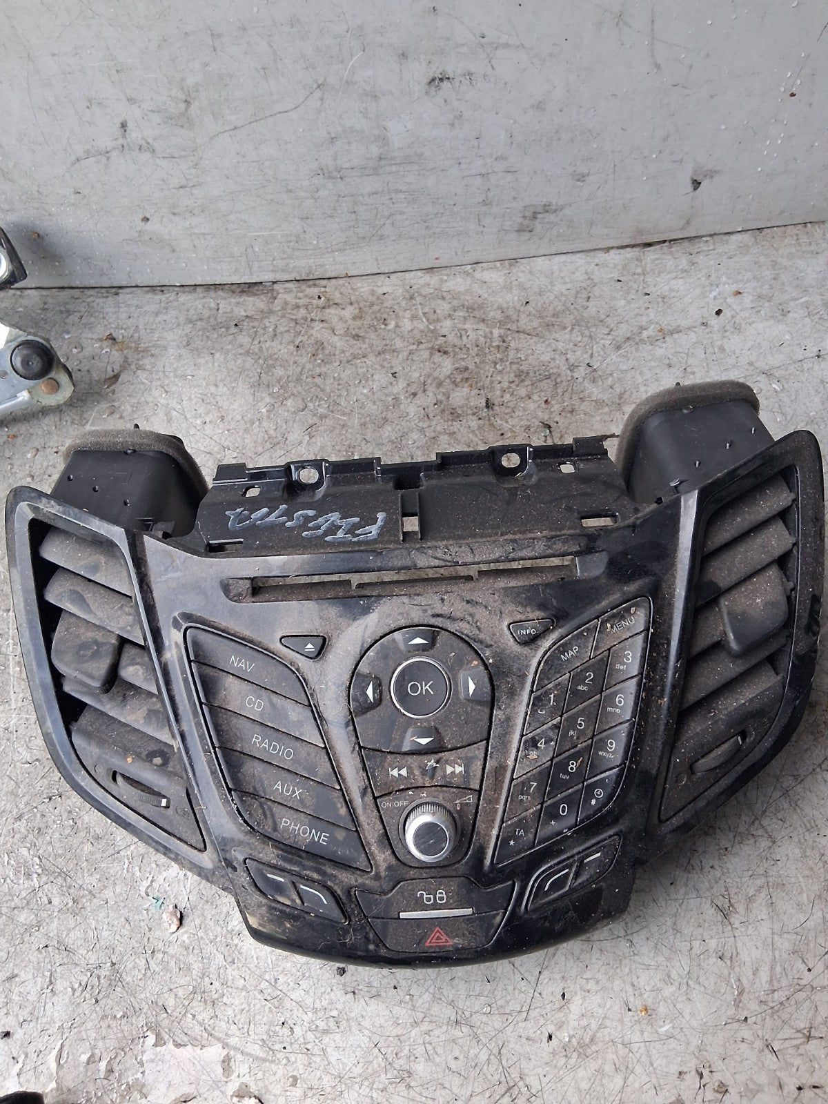 2017 FORD FIESTA SWITCH CONTROL PANEL TRIM WITH AIR VENTS 1700688501