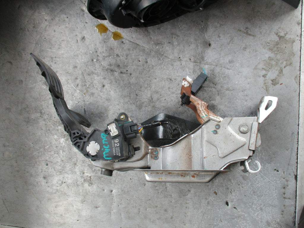 NISSAN MICRA K13 (MK4) ELECTRIC ACCELERATOR & BRAKE PEDAL SET 180021HMOA