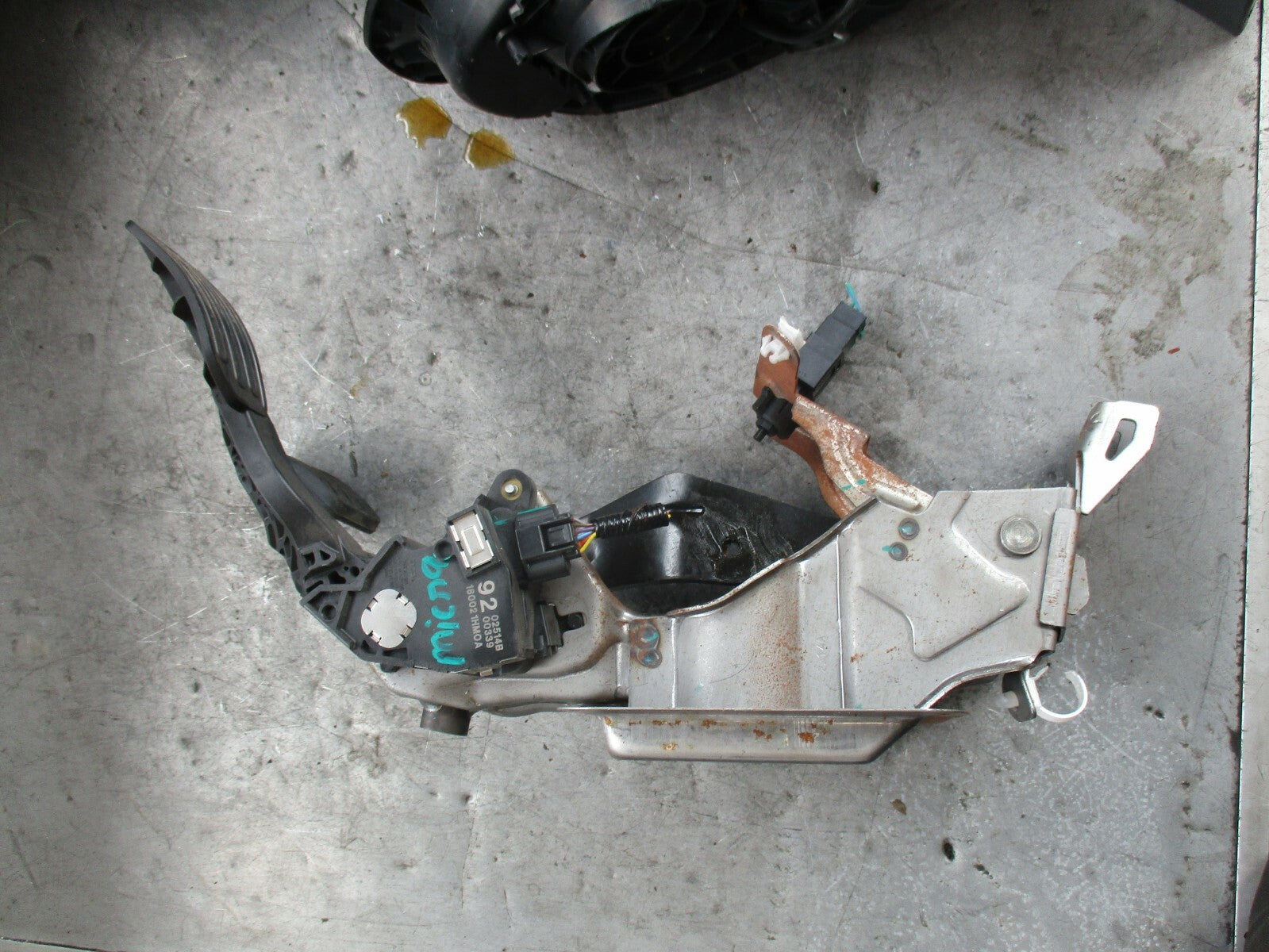 NISSAN MICRA K13 (MK4) ELECTRIC ACCELERATOR & BRAKE PEDAL SET 180021HMOA