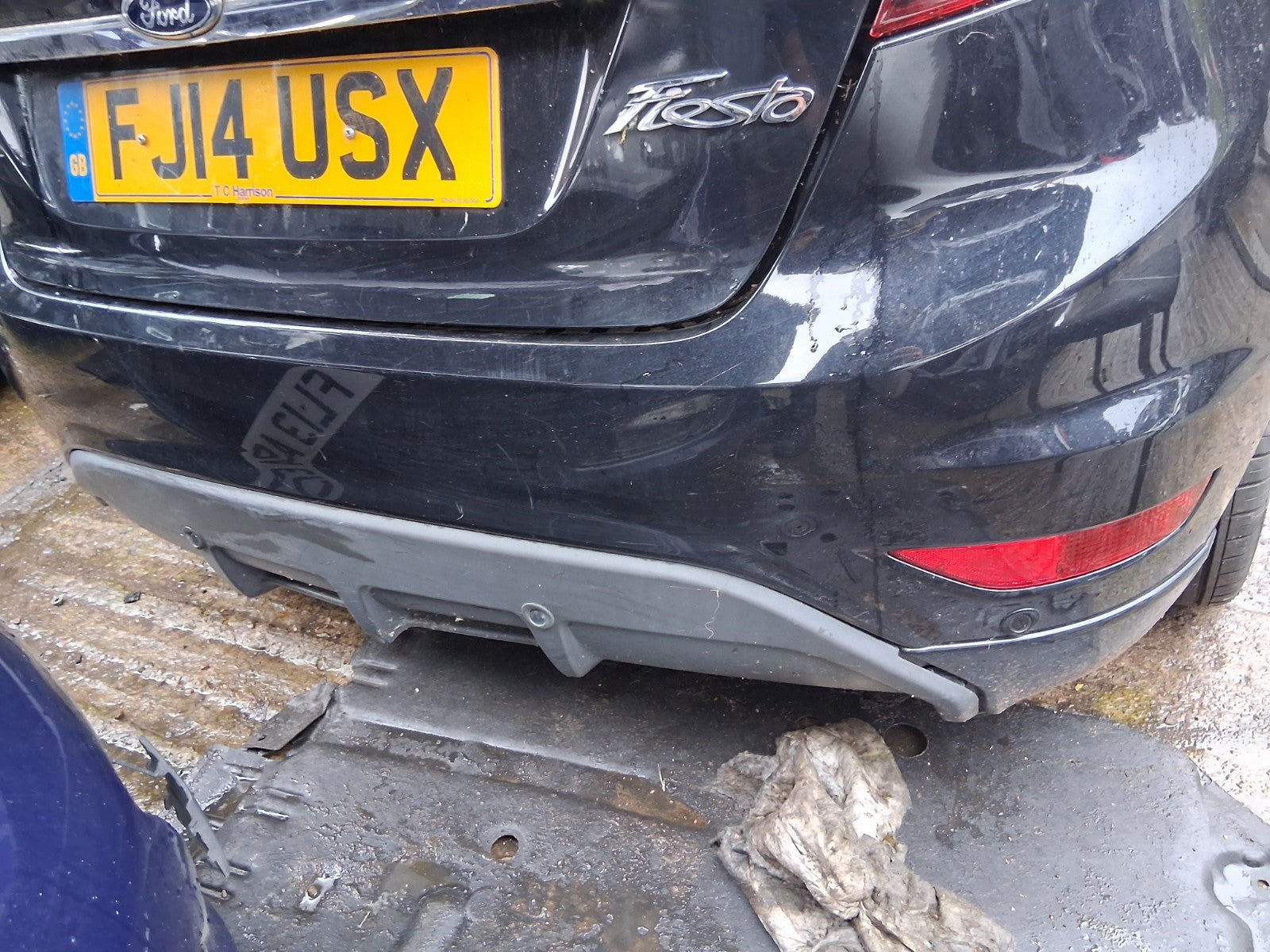 2014 FORD FIESTA MK7 REAR COMPLETE BUMPER PDC SENSORS PANTHER BLACK METALLIC DC