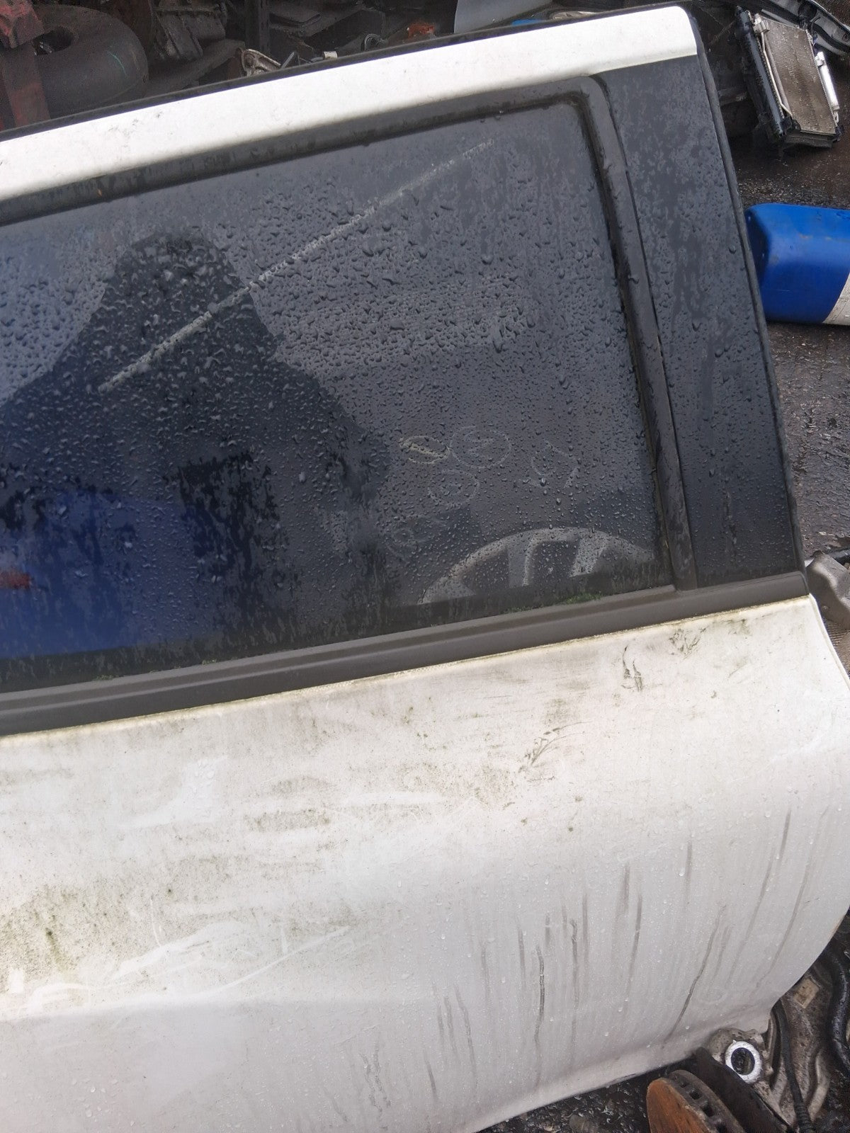 2016 NISSAN JUKE MK1 OSR DRIVER SIDE REAR RIGHT COMPLETE DOOR WHITE