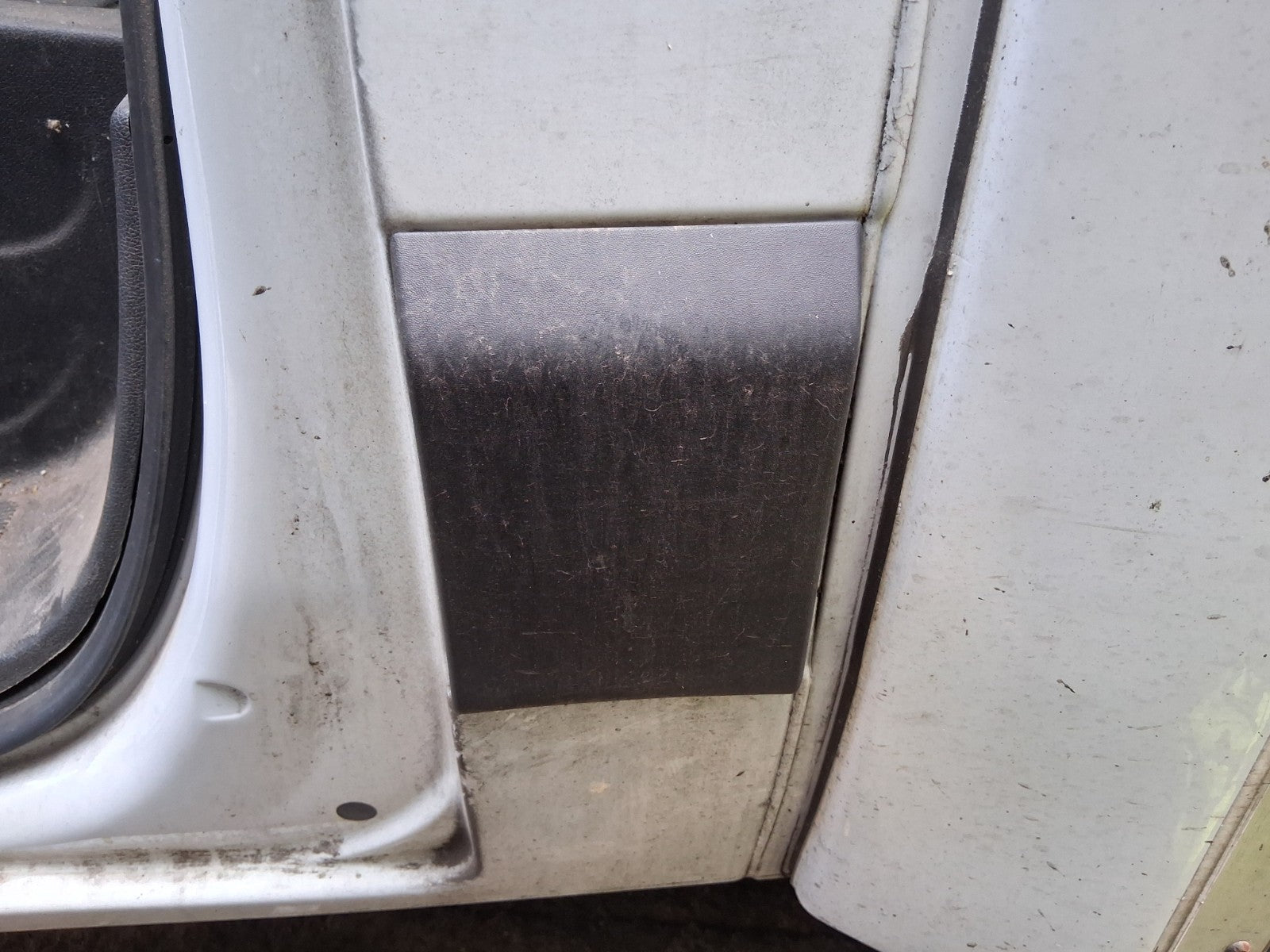 2024 RENAULT MASTER MK3 NSF PASSENGER SIDE B PILLER TRIM MOULDING