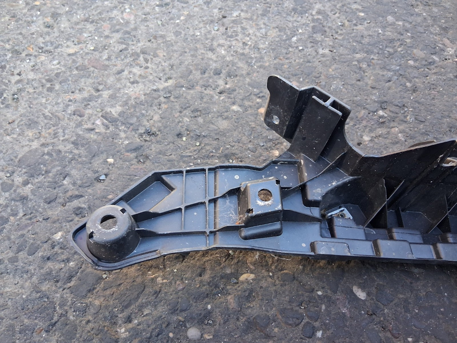 2024 FIAT DUCATO MK3 FACELIFT OSF DRIVER SIDE HEADLIGHT BRACKET 1391282080