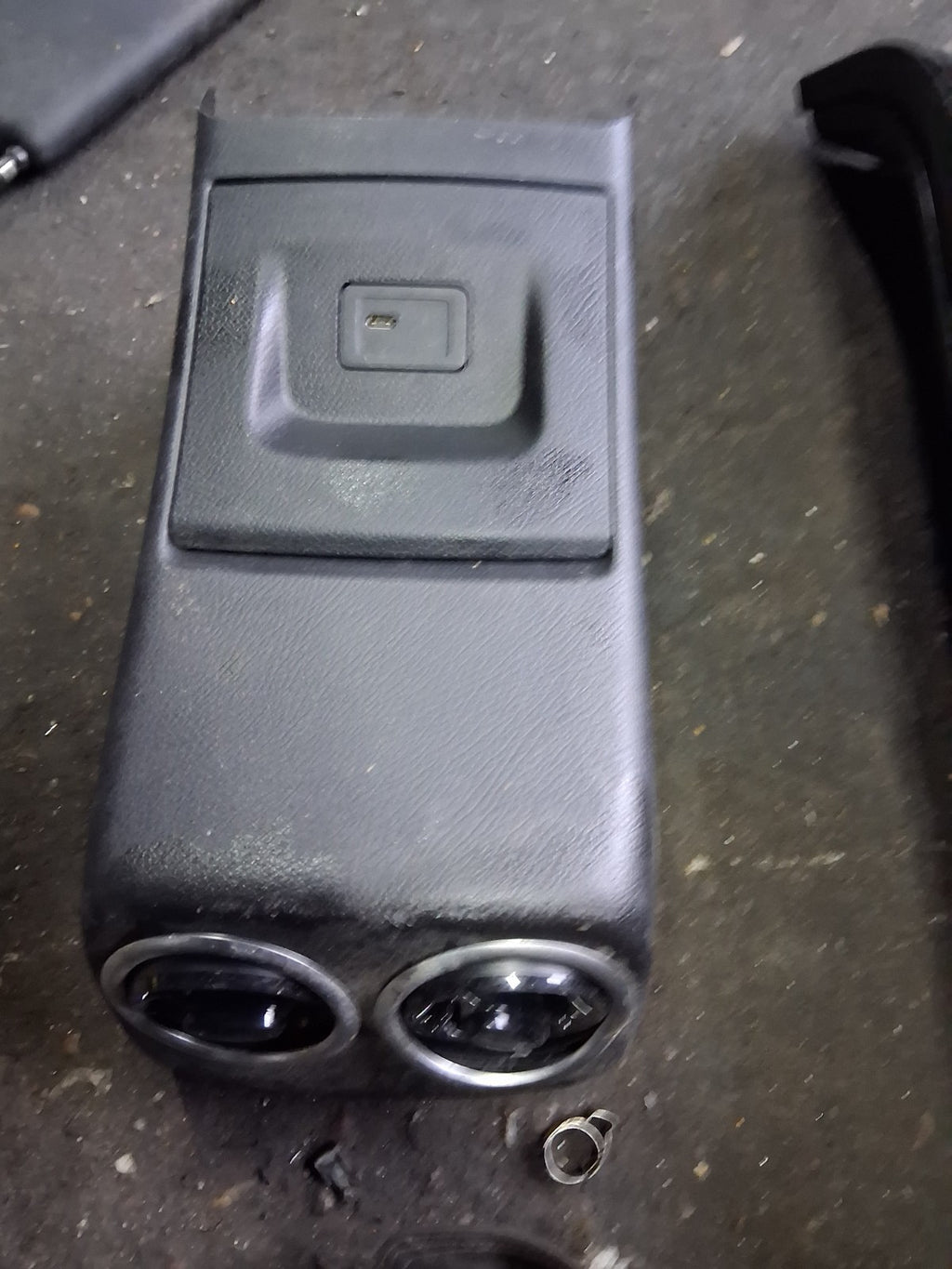 2021 MERCEDES A CLASS V177 COMPLETE CENTRE CONSOLE WITH TOUCH PAD AIR VENT