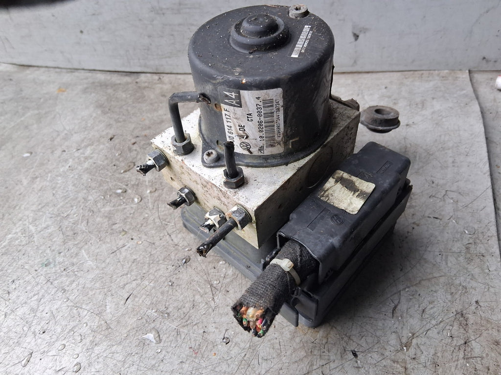 2002 VW VOLKSWAGEN GOLF MK4 ABS PUMP CONTROL MODULE 1C0907379J