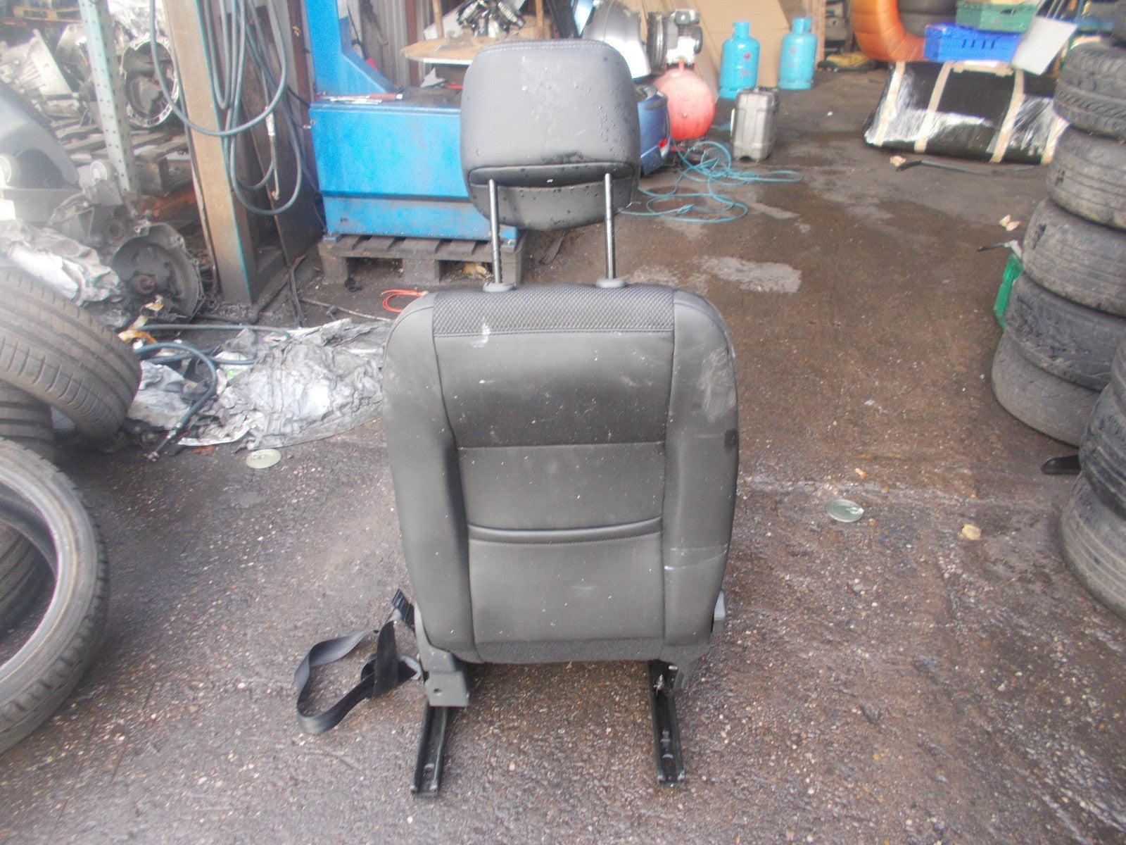 RENAULT CLIO X98 (MK4) 2012-2018 NSF PASSENGER SIDE FRONT HALF LEATHER SEAT