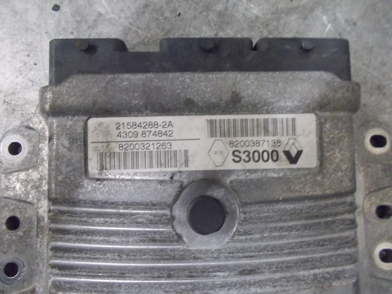 RENAULT MEGANE 2004 MK2 1.6 ENGINE CONTROL UNIT ECU 215842882A