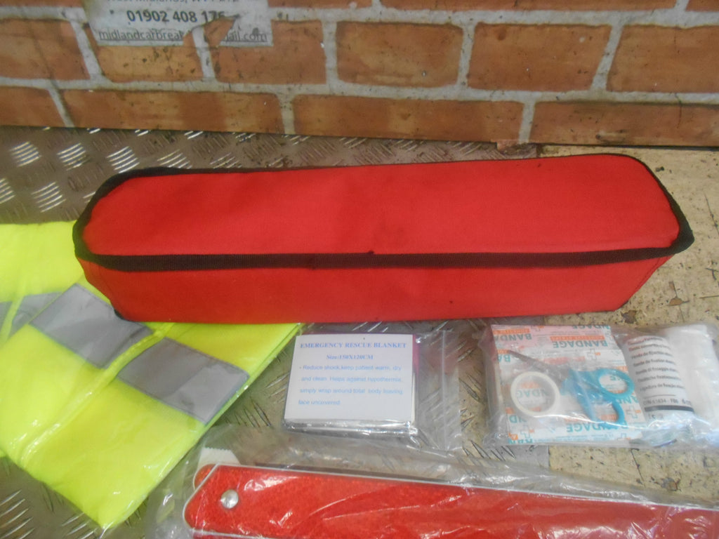 RENAULT MEGANE 2015 MK3 GTL HAZARD TRIANGLE FIRST AID HI VIZ BREAKDOWN KIT