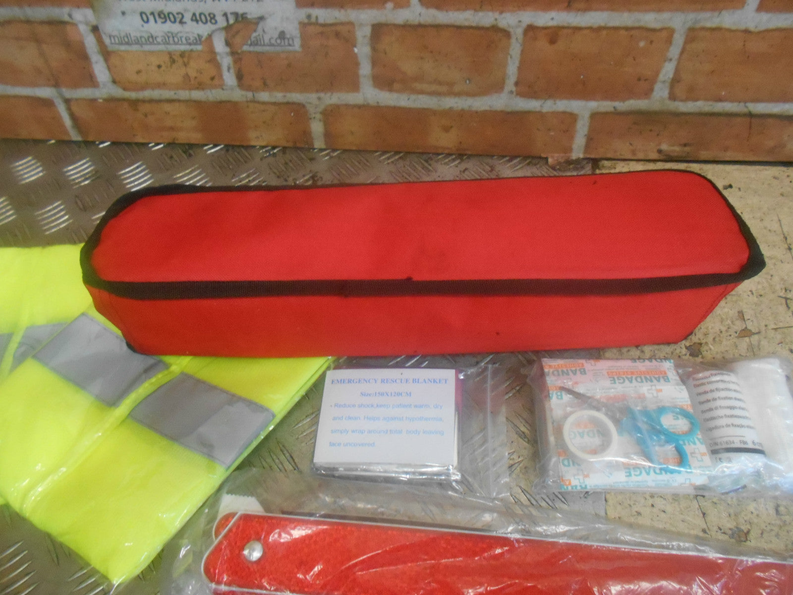 RENAULT MEGANE 2015 MK3 GTL HAZARD TRIANGLE FIRST AID HI VIZ BREAKDOWN KIT