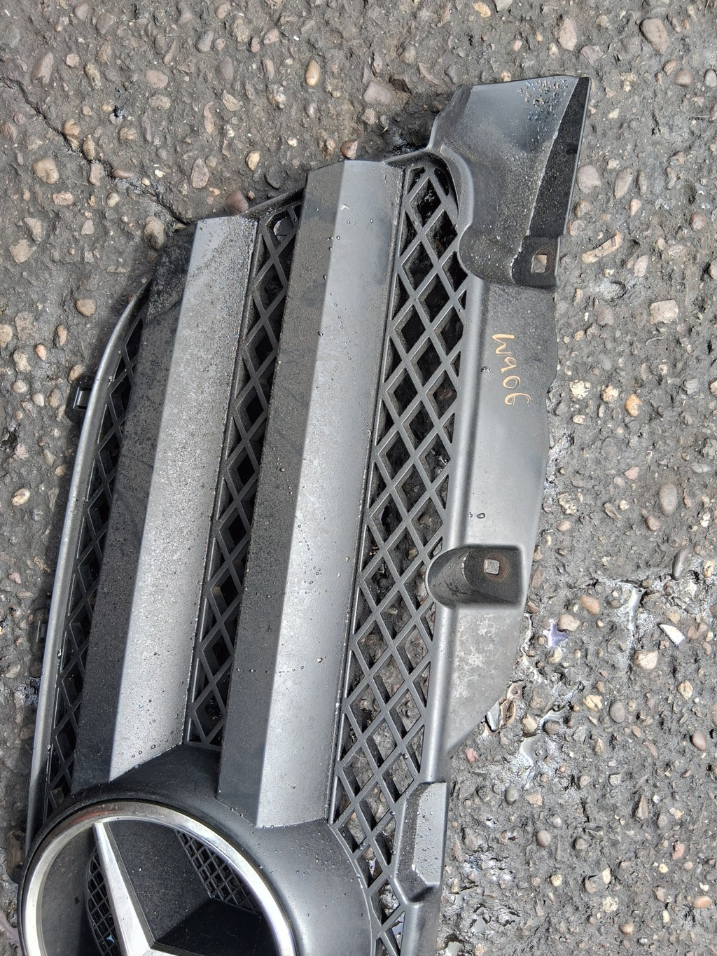 2015 MERCEDES BENZ SPRINTER W907 FRONT BUMPER CENTRE MAIN GRILL A9068800385
