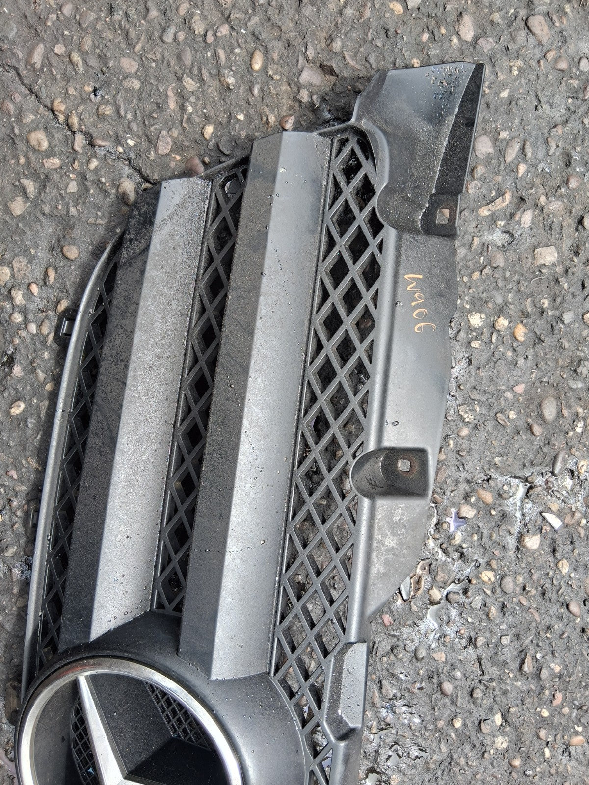 2015 MERCEDES BENZ SPRINTER W907 FRONT BUMPER CENTRE MAIN GRILL A9068800385