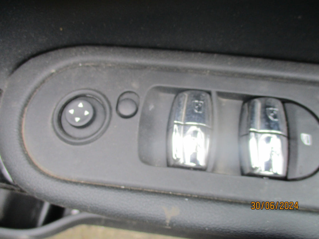 BMW MINI COUNTRYMAN F60 2021 OSF DRIVER SIDE FRONT WINDOW CONTROL SWITCH
