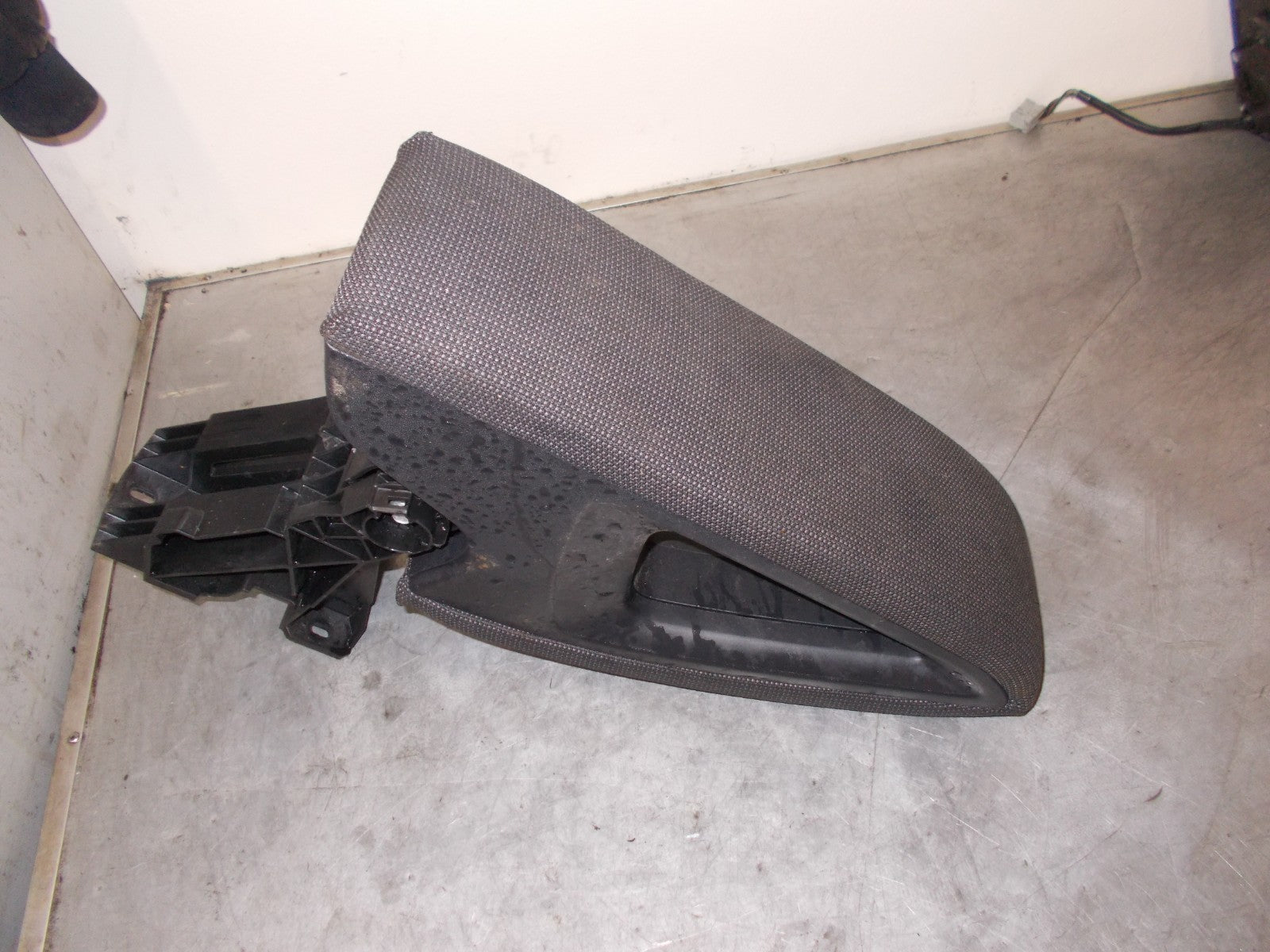 CITROEN C4 CACTUS 2016 CENTRE CONSOLE ARM REST GREY 98003190ZP