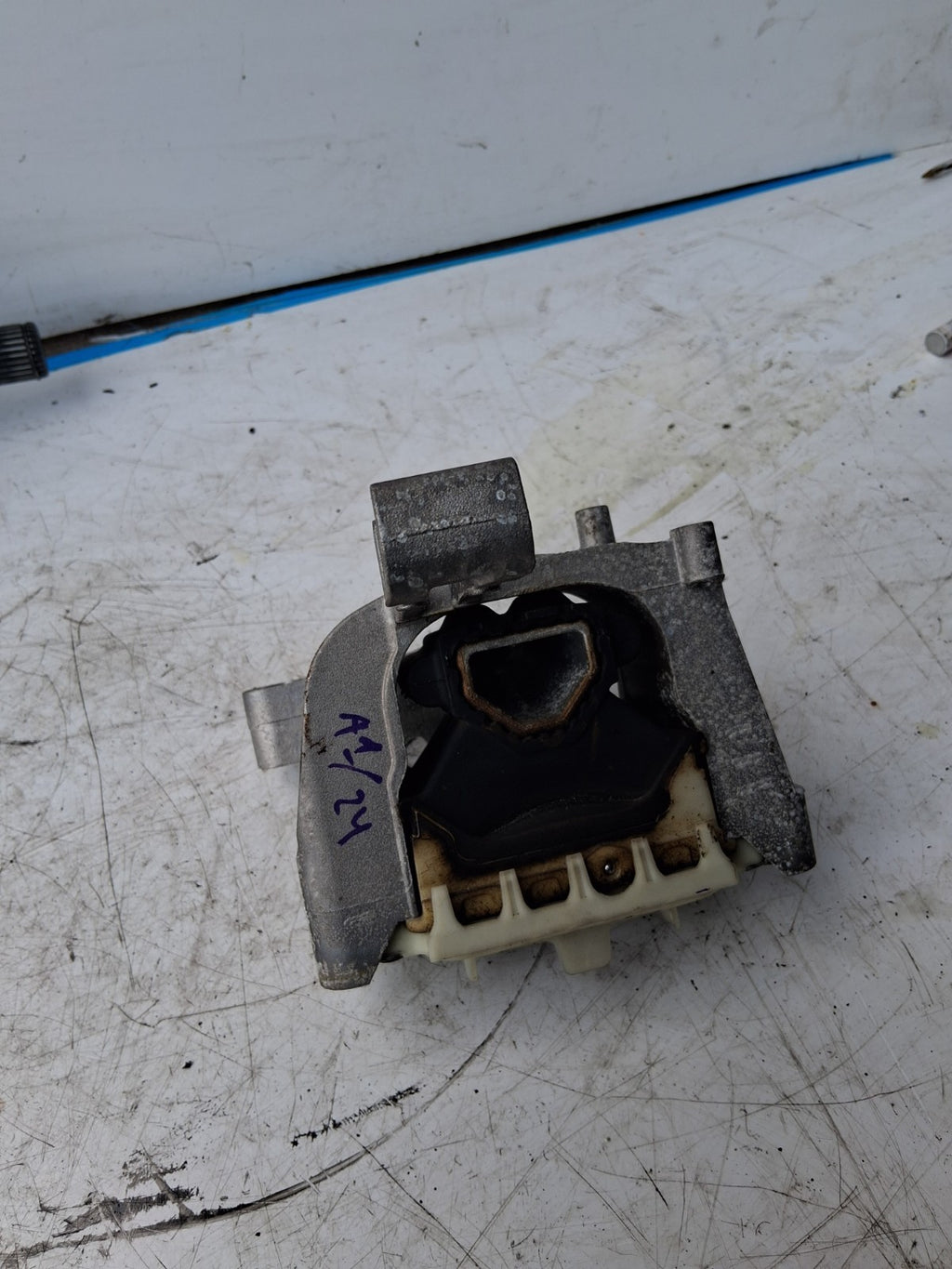 2024 AUDI A1 ENGINE MOUNT 2Q0199262BJ
