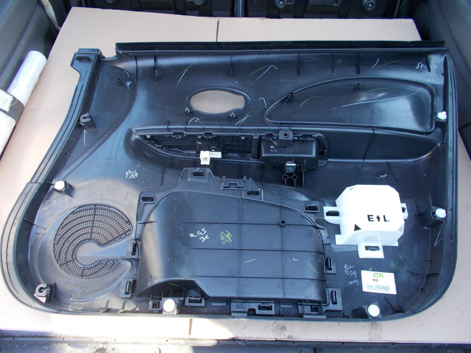 2013 NISSAN MICRA ACENTA PASSENGER SIDE FRONT DOOR CARD