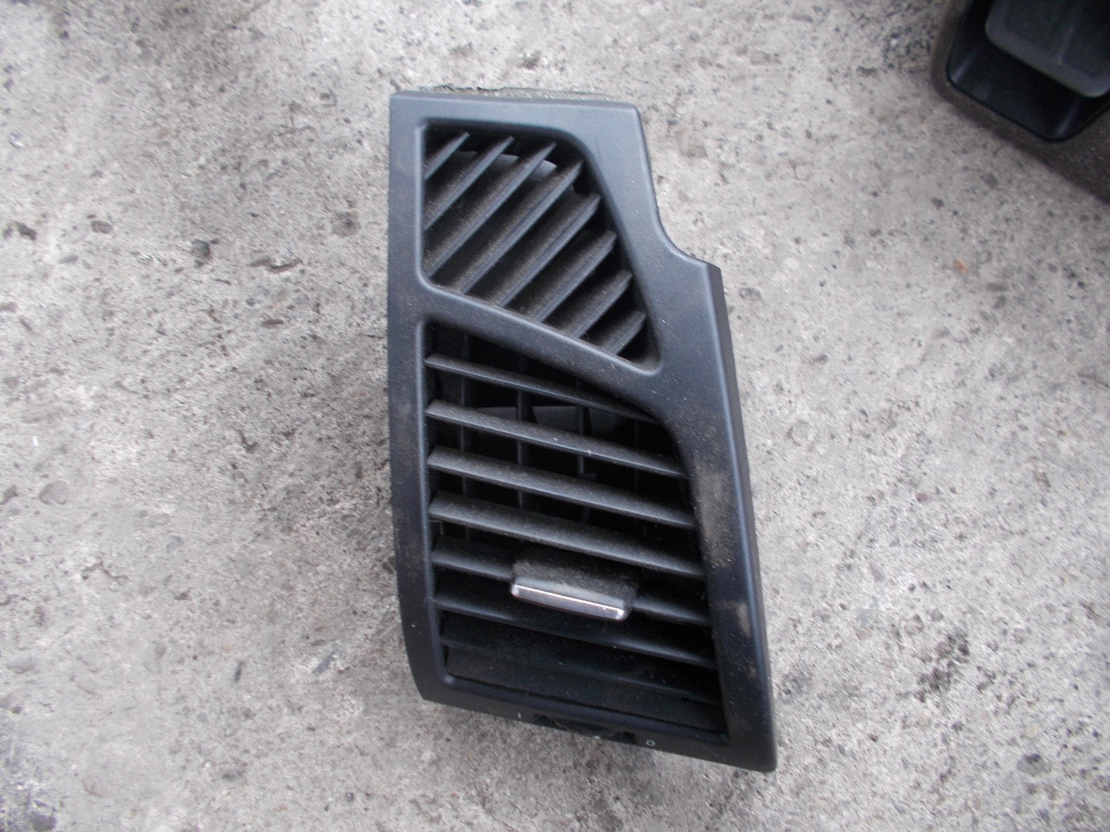 BMW 1 SERIES E87 2006 OFF SIDE DRIVER SIDE AIR VENT 7059188-12