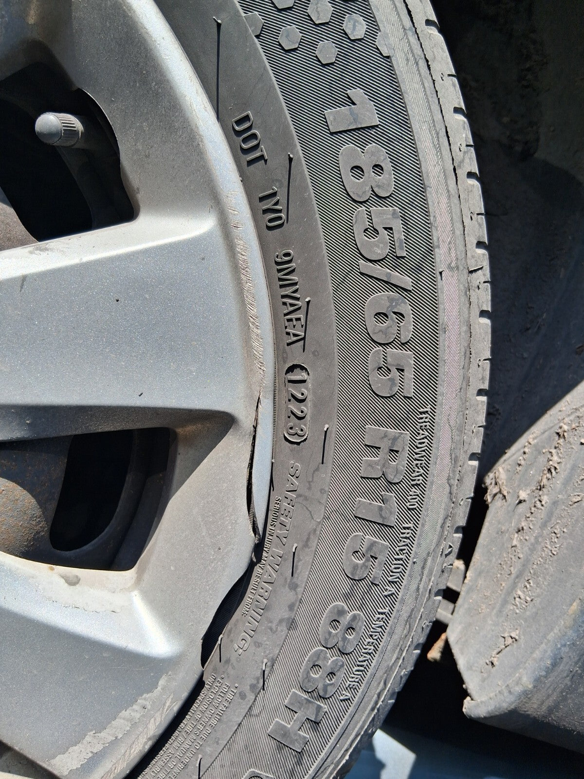 2009 PEUGEOT 207 15 INCH STEEL WHEEL WITH WHEEL CUP COVER TYRE 185/65R15