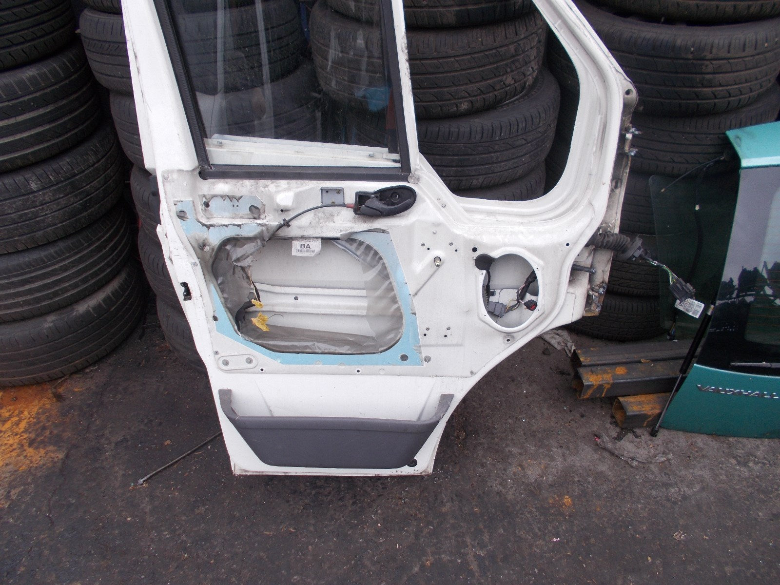 FORD TRANSIT 2003 NSF PASSENGER SIDE FRONT DOOR WHITE