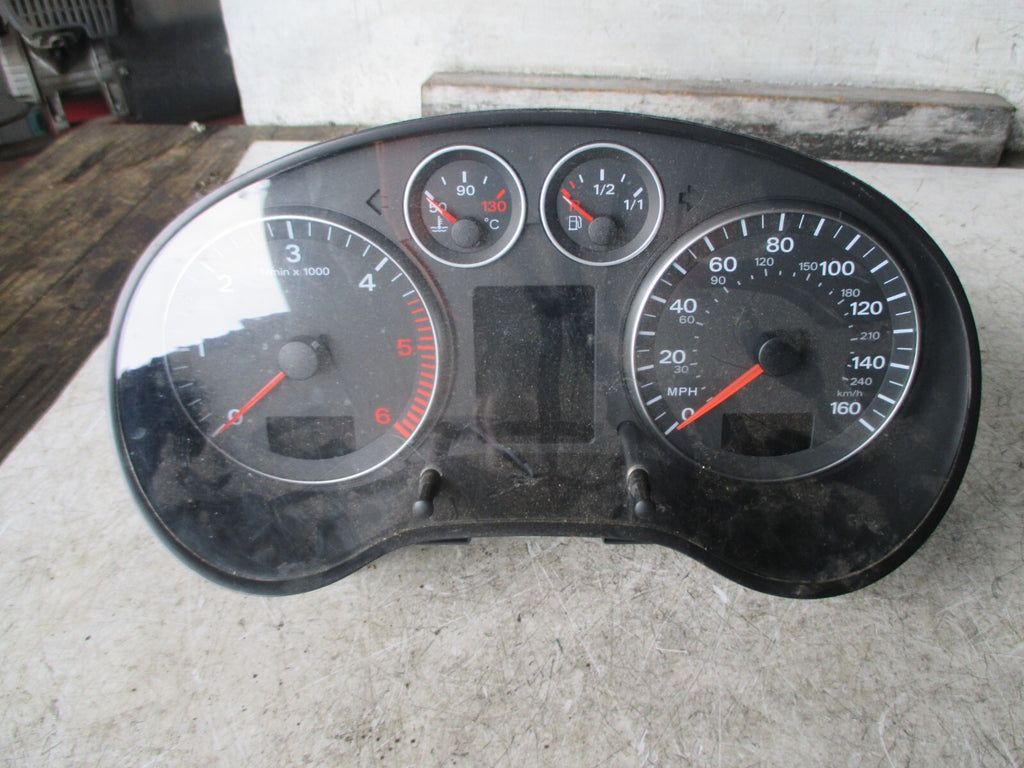 AUDI A3 8P 2005 SPEEDOMETER CLUSTER INSTRUMENT CLOCK 8P09209818