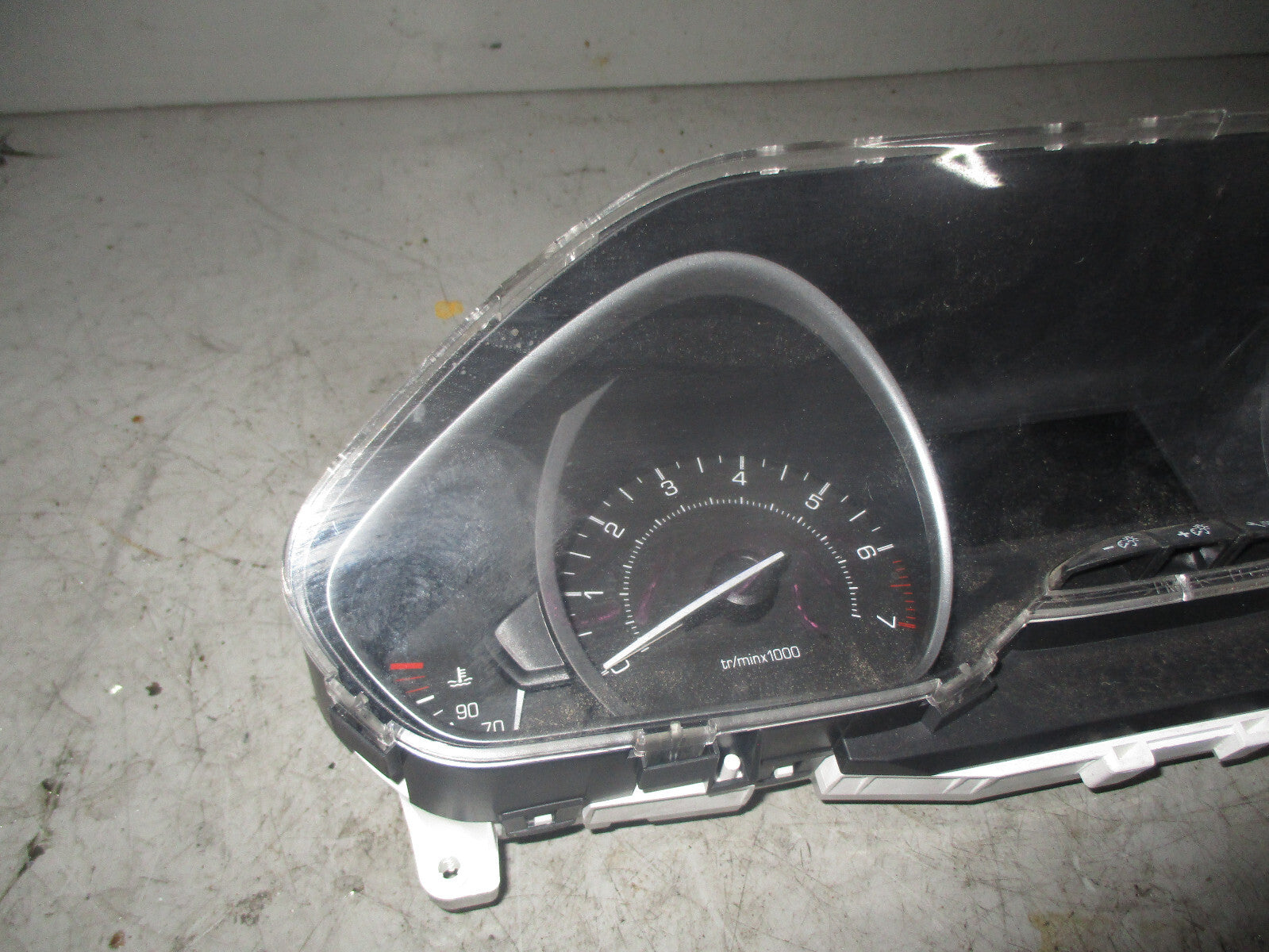 PEUGEOT 208 2017 1.2 PETROL SPEEDOMETER 981384908001
