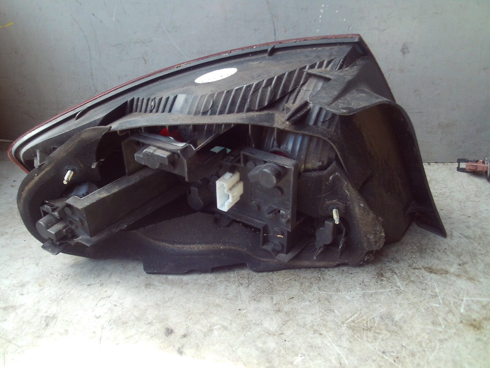 2007 PEUGEOT 407 TAILGATE LIGHT DRIVER SIDE REAR