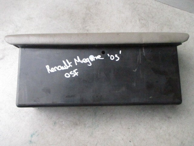 2009 RENAULT MEGANE MK2 OSF DRIVER SIDE GLOVE BOX STORAGE COMPARTMENT 8200099165