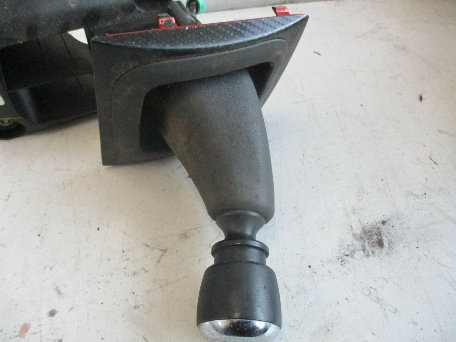 DODGE CALIBER 2.0 DIESEL 2008 6 SPEED GEAR STICK SELECTOR KNOB GAITER 05062112AC