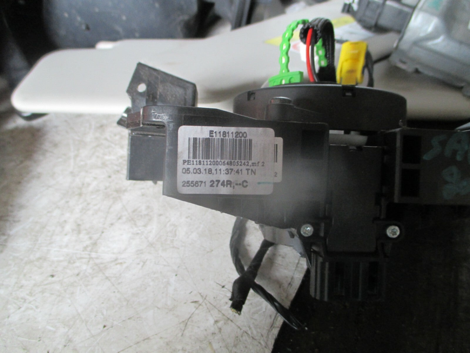 DACIA SANDERO 2018 MULTIFUCTIONAL STEERING WHEEL SWITCH BUTTON E11811200
