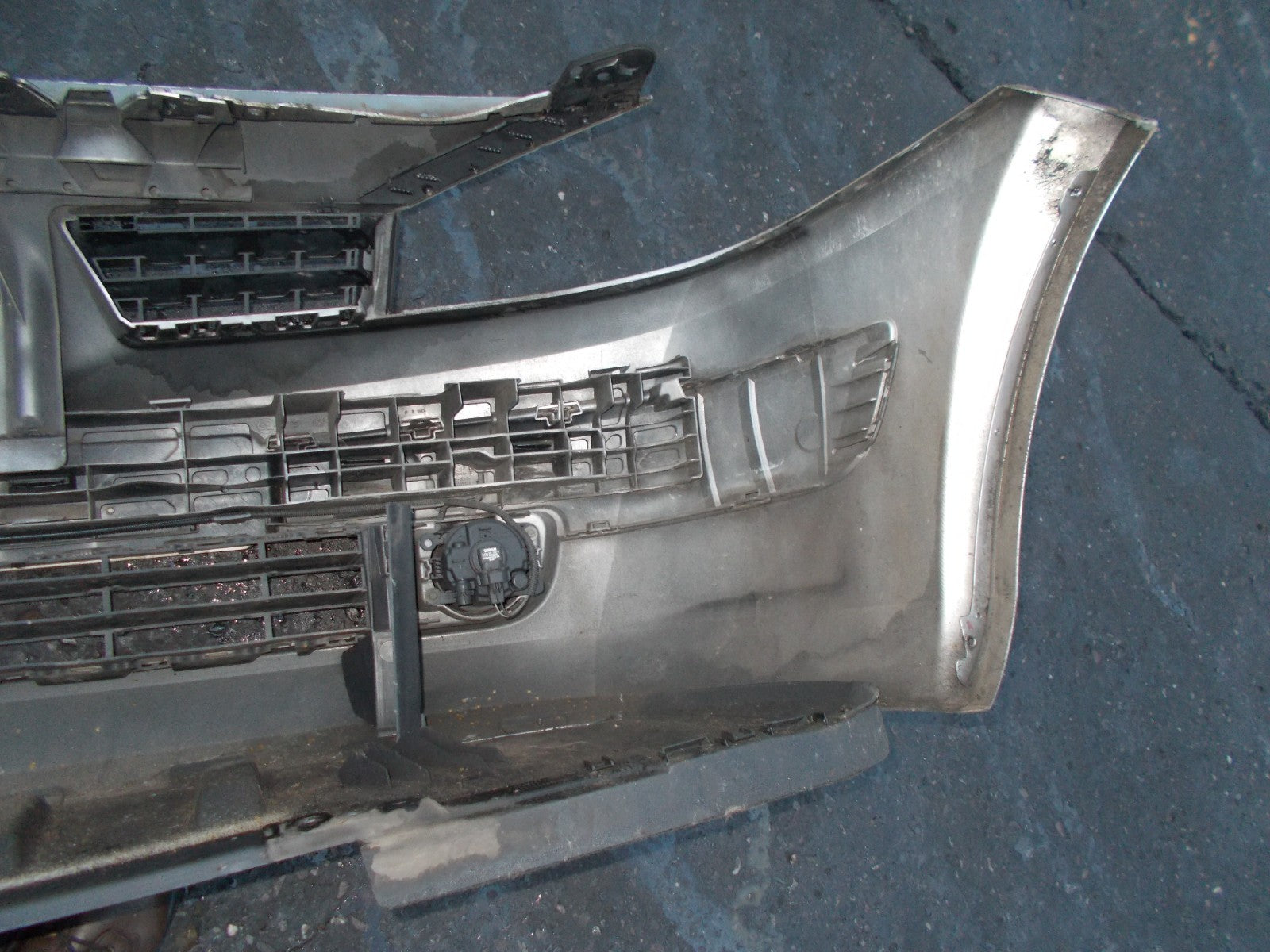 RENAULT MEGANE 2004 FRONT BUMPER LIGHT BEIGE/ SILVER 8200142000