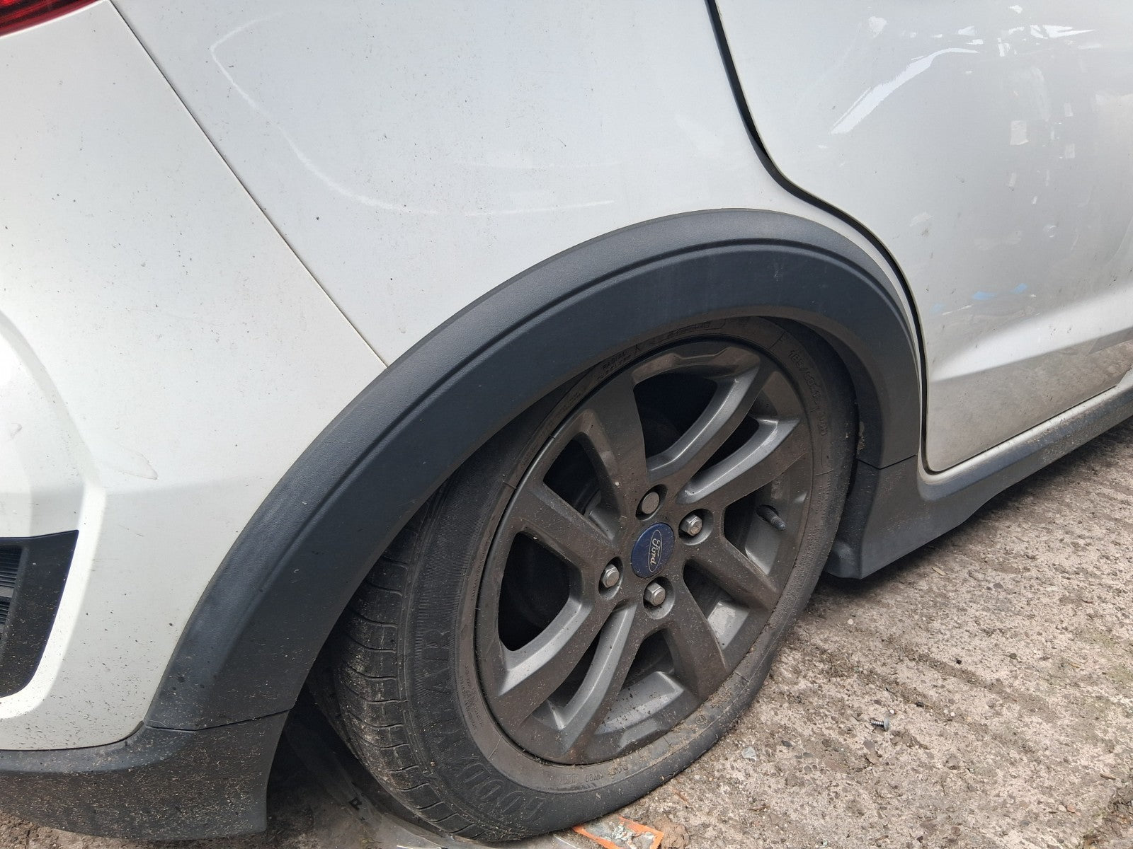 2018 FORD KA + PLUS HATCHBACK OSR DRIVER SIDE REAR WHEEL ARCH TRIM