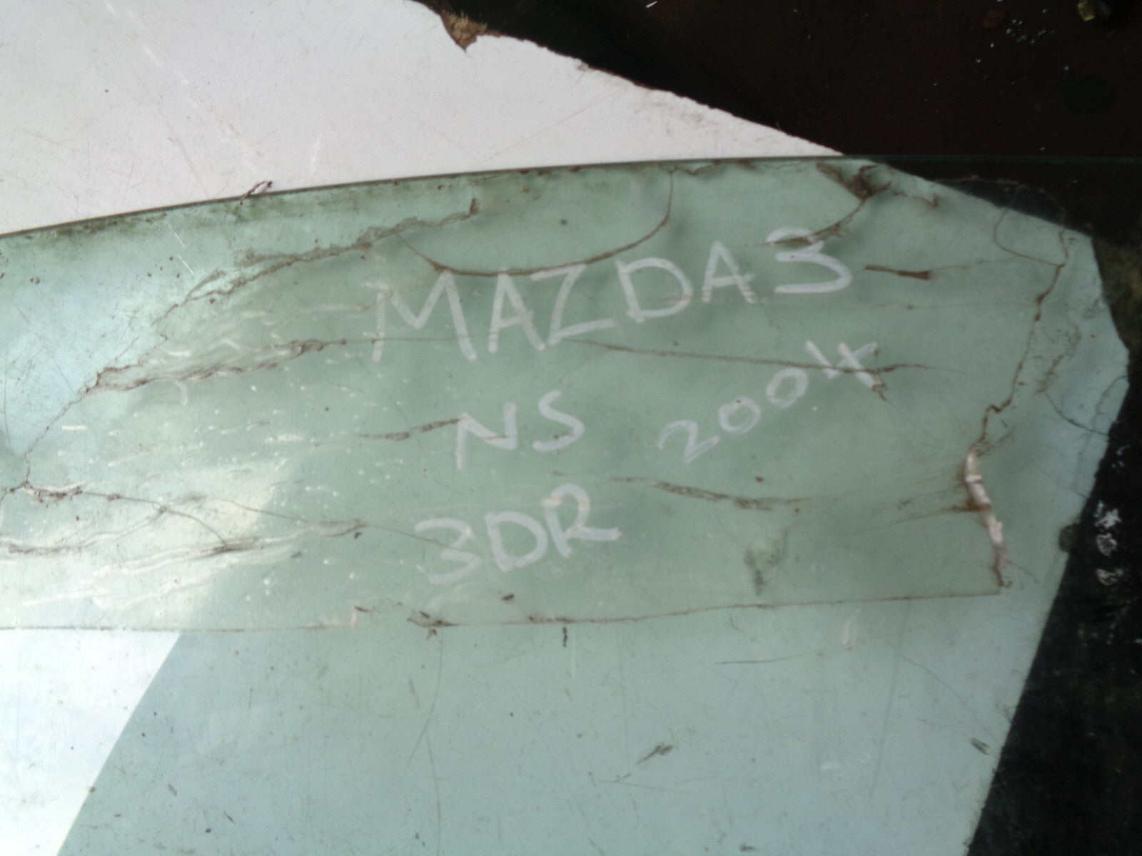 MAZDA 3 NSF PASSENGER SIDE FRONT DOOR WINDOW GLASS