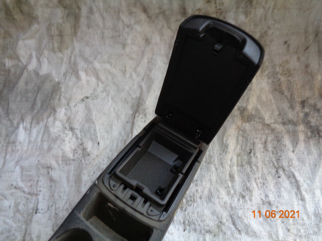 NISSAN QASHQAI J11 MK2 2018 LEATHER ARM REST ASSEMBLY ONLY