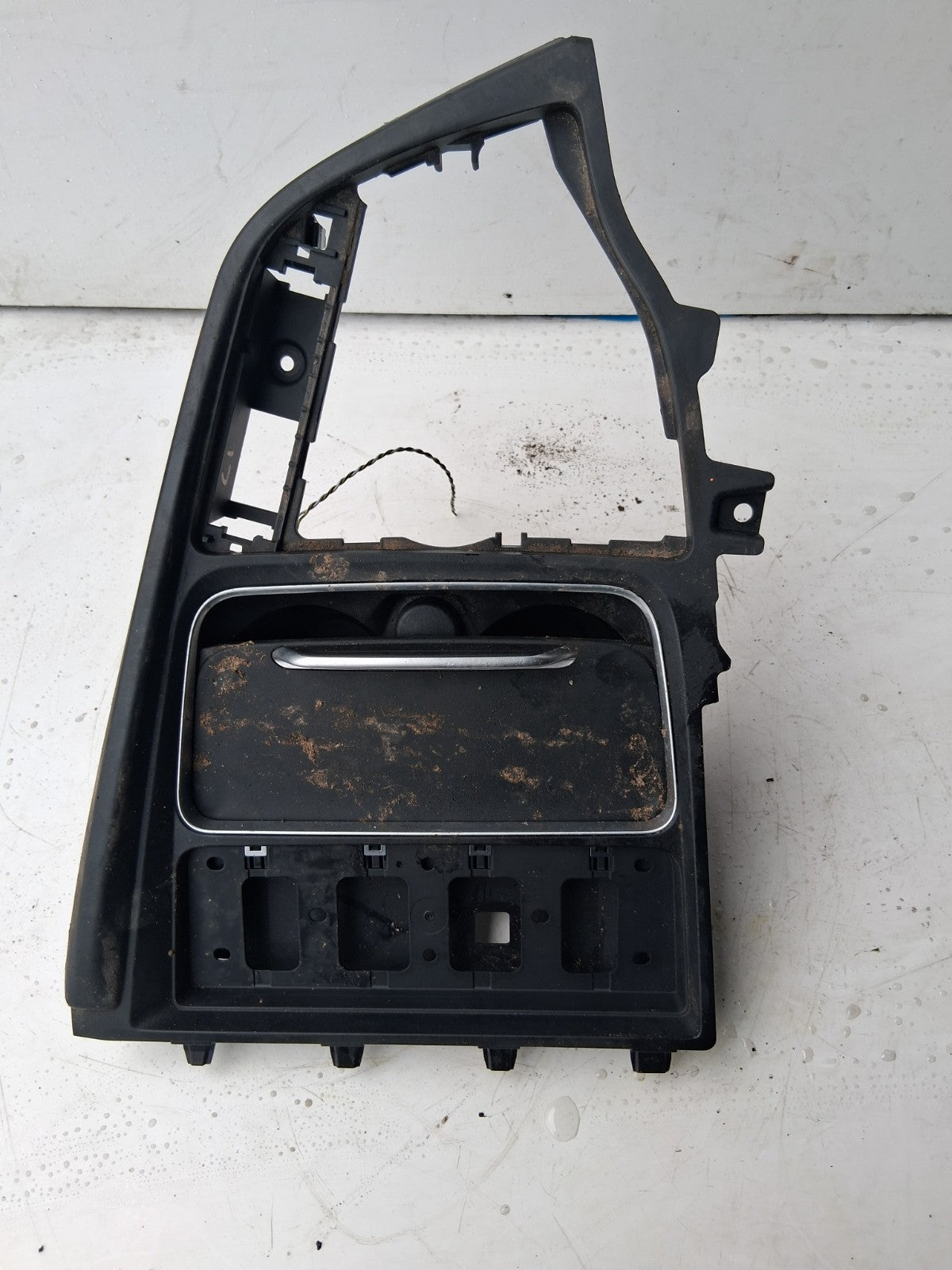 2017 BMW 3 SERIES F30 CENTRE CONSOLE CUP HOLDER STORAGE COMPARTMENT 105495997C