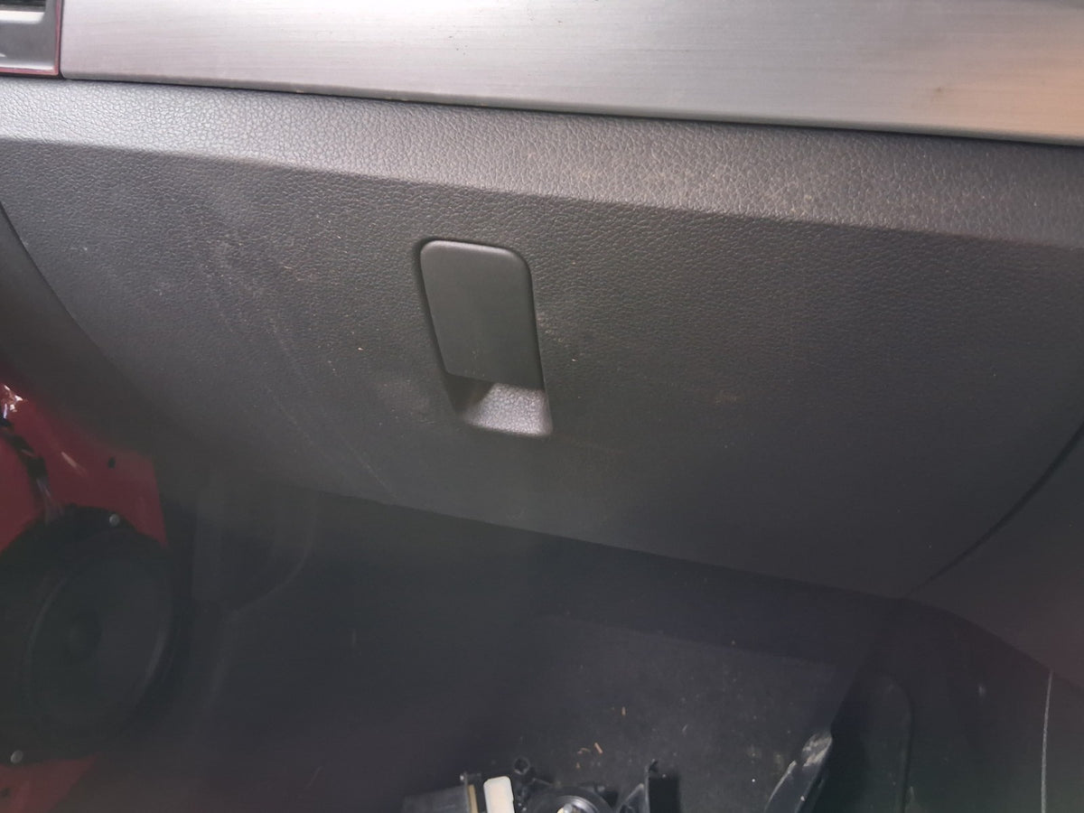2019 SKODA FABIA MK3 NJ DASHBOARD GLOVE BOX STORAGE COMPARTMENT