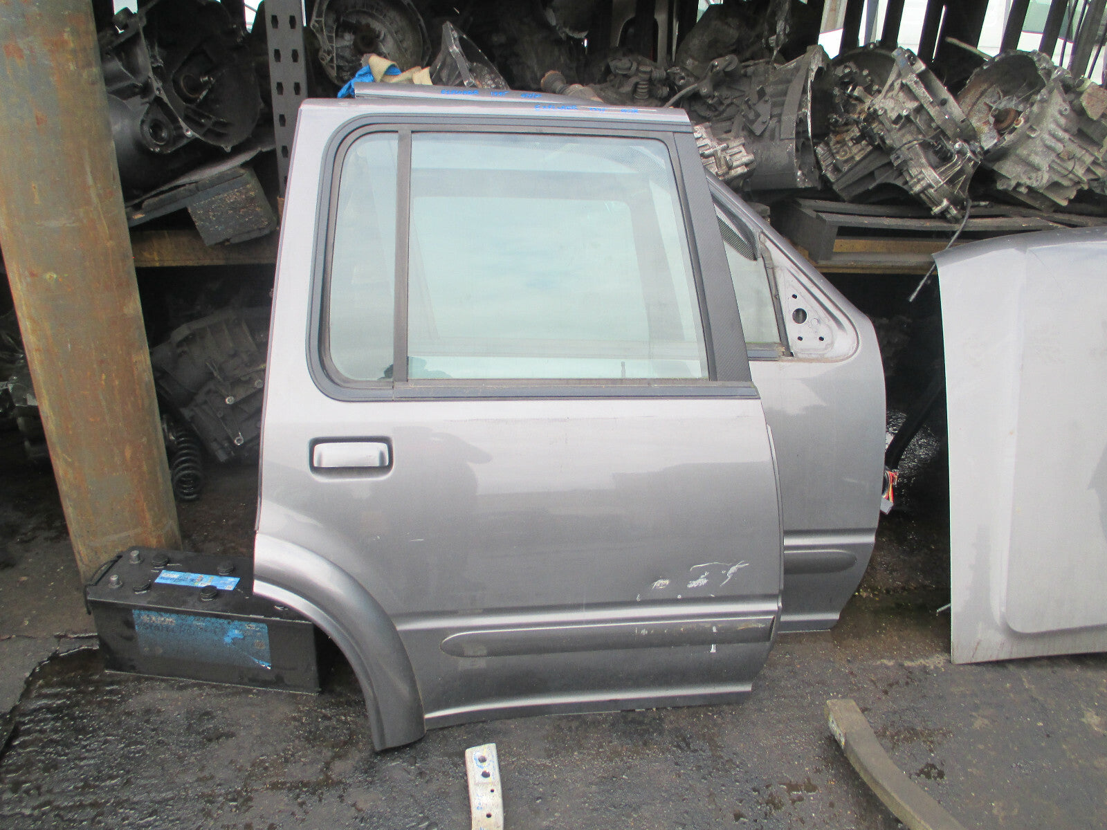 FORD EXPLORER 2000 OSR DRIVER SIDE REAR COMPLETE DOOR PLATINUM METALLIC