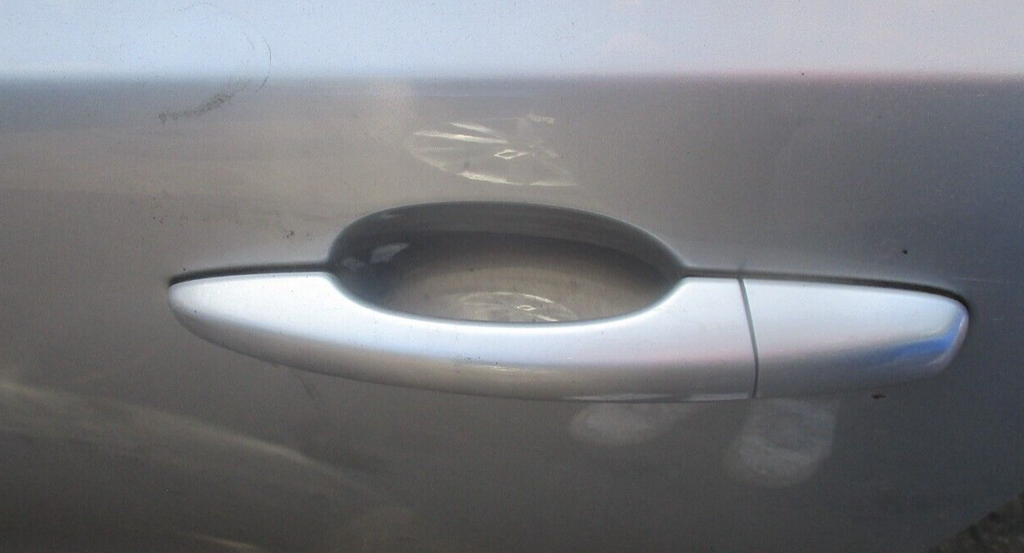 2016 VOLVO V40 R DESIGN NSF PASSENGER SIDE FRON LEFT EXTERIOR DOOR HANDLE SILVER