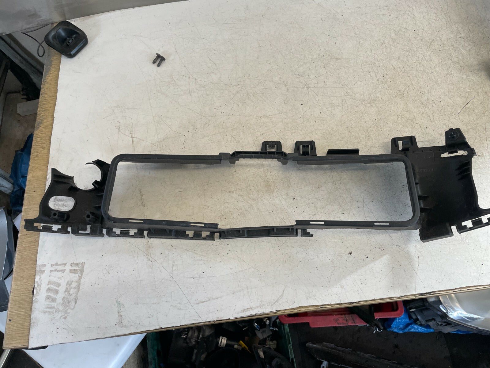 PORSCHE 2019 911 992 CARRERA 4S FRONT BRACKET MOULDING SUPPORT SPARES OR REPAIR