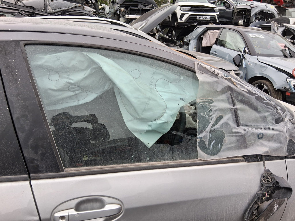 TOYOTA YARIS MK3 2019 OSF DRIVER SIDE FRONT WINDOW GLASS
