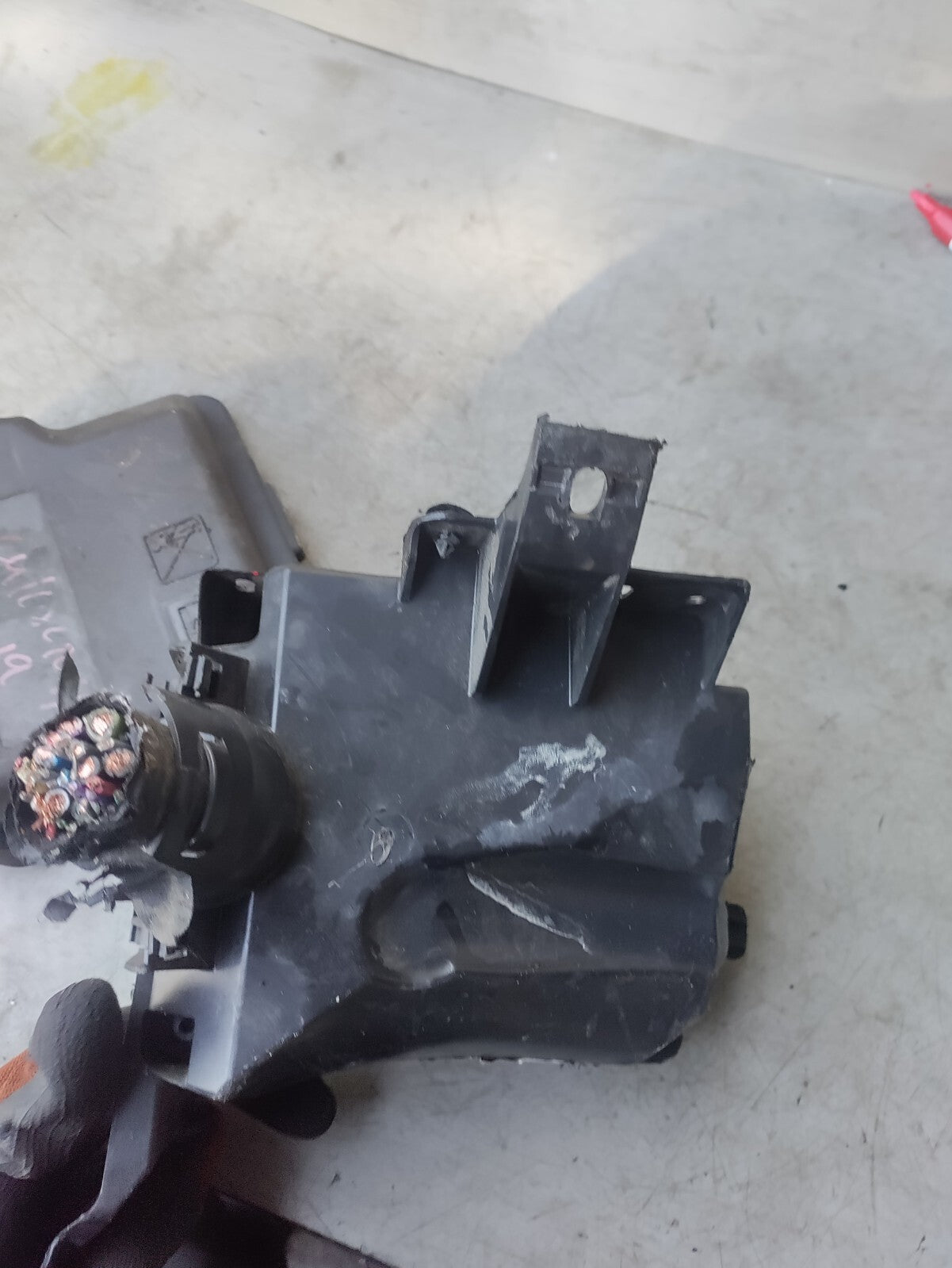 CITROEN C4 CACTUS 2019 UNDER BONNET FUSE BOX 9804848580