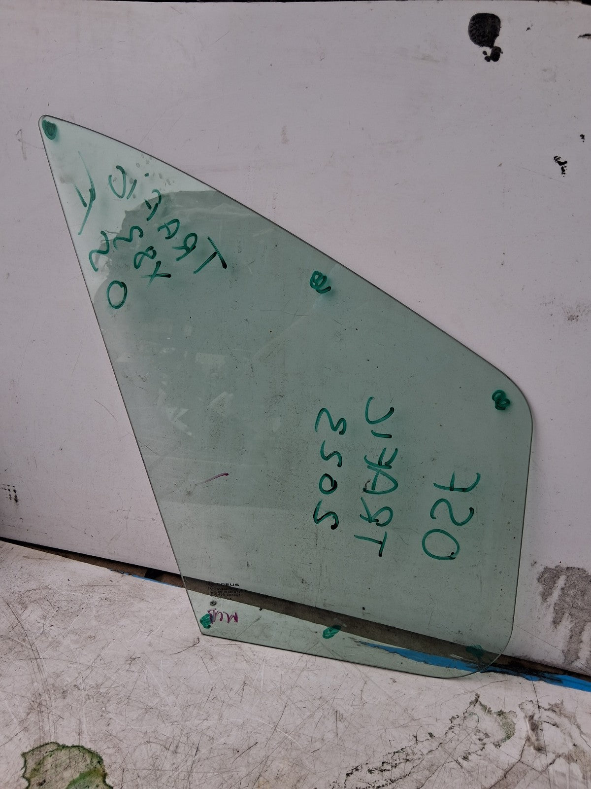 2023 RENAULT TRAFIC X82 MK3 OS DRIVER SIDE FRONT QUARTER WINDOW GLASS