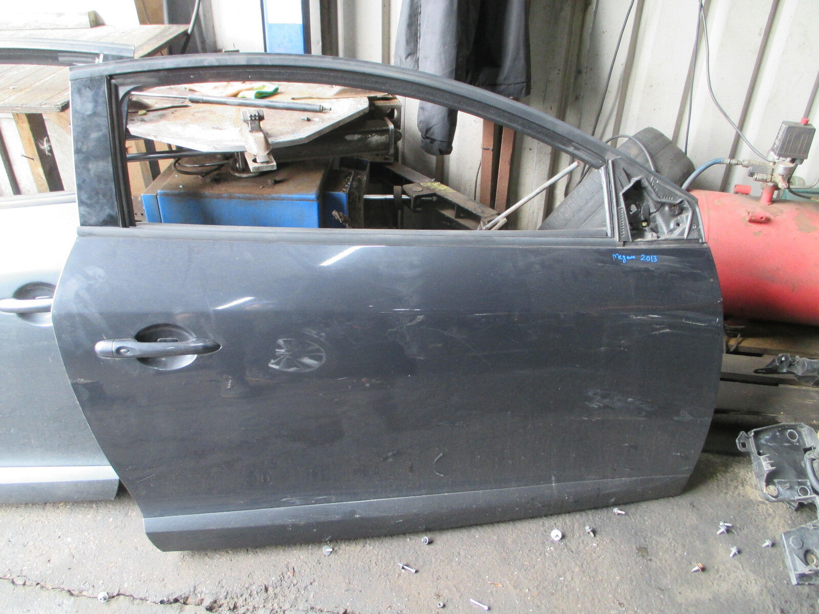 RENAULT MEGANE MK3 2013 OSF DRIVER SIDE COMPLETE DOOR GRIS ECLIPSE