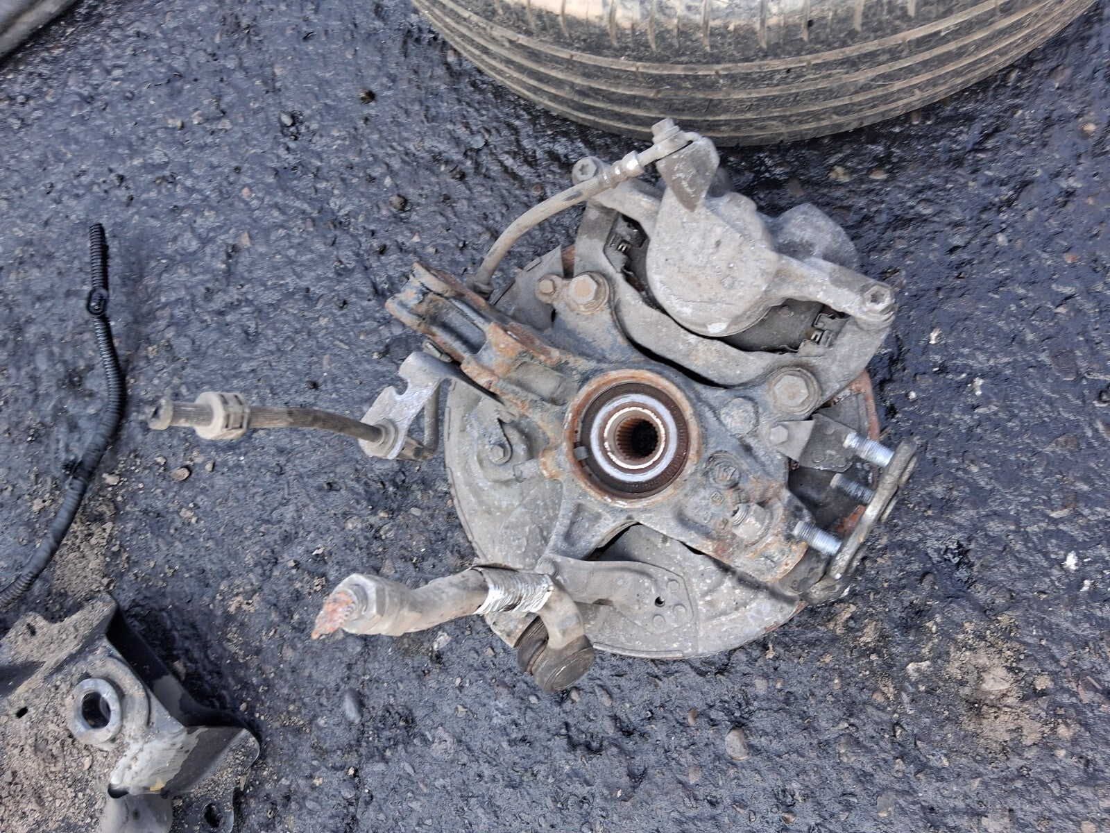 CITROEN BERLINGO PARTNER K9 2023 1.5 DIESEL NSF PASSENGER SIDE FRONT WHEEL HUB