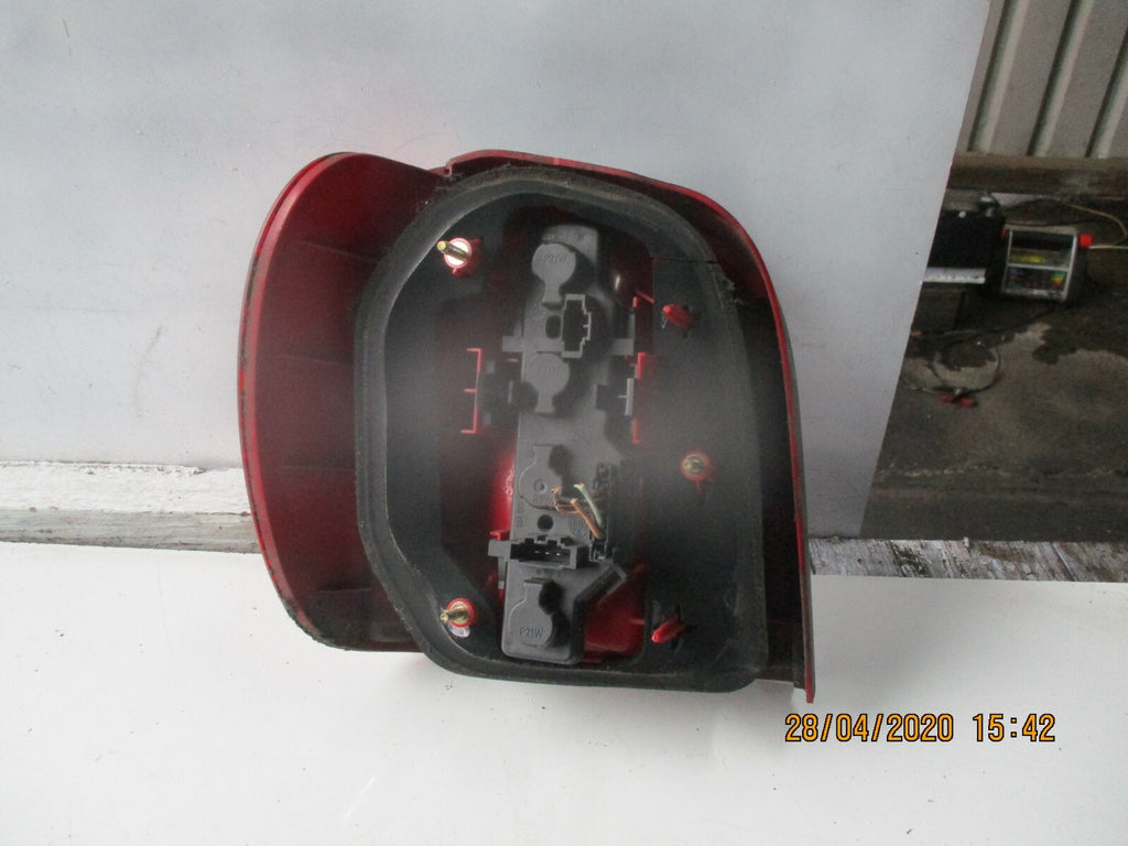 VW VOLKSWAGEN POLO 6N2 OSR DRIVER SIDE REAR LIGHT WITH BULB HOLDER 6N0945095J