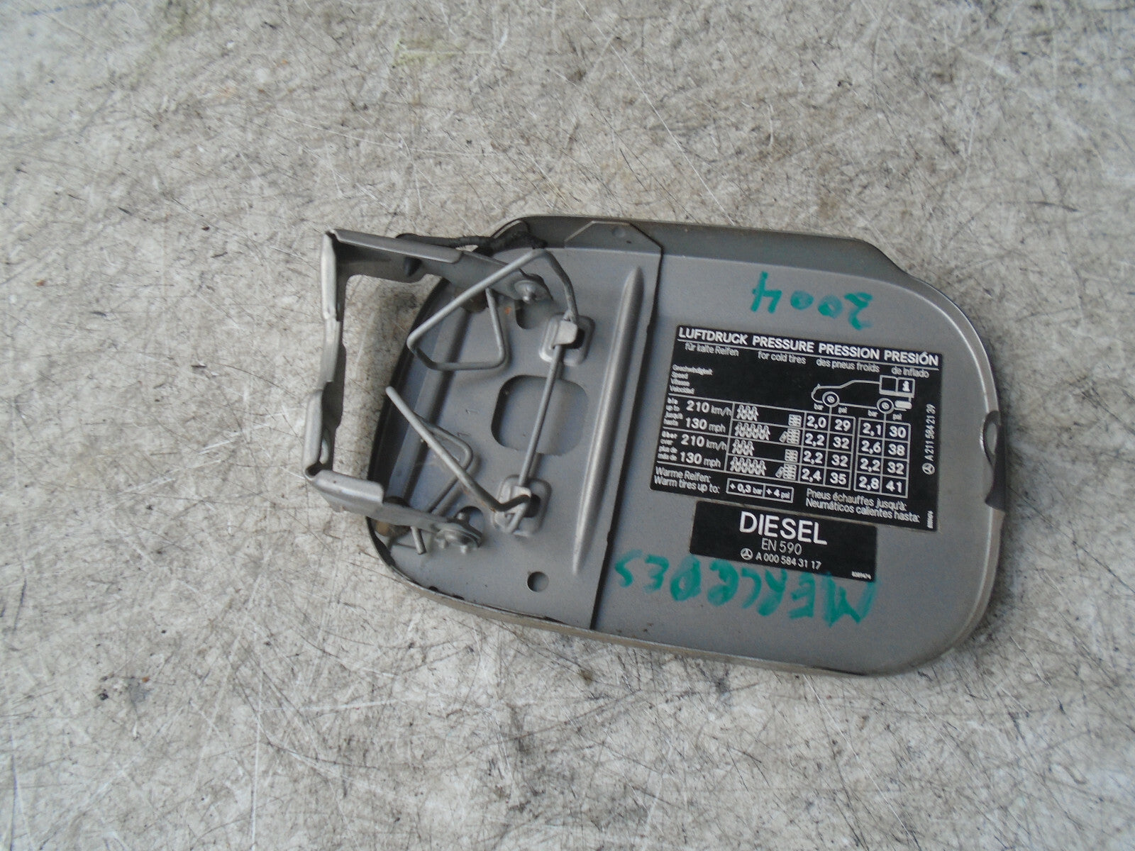 MERCEDES BENZ E CLASS W211 2004 FUEL FILLER FLAP