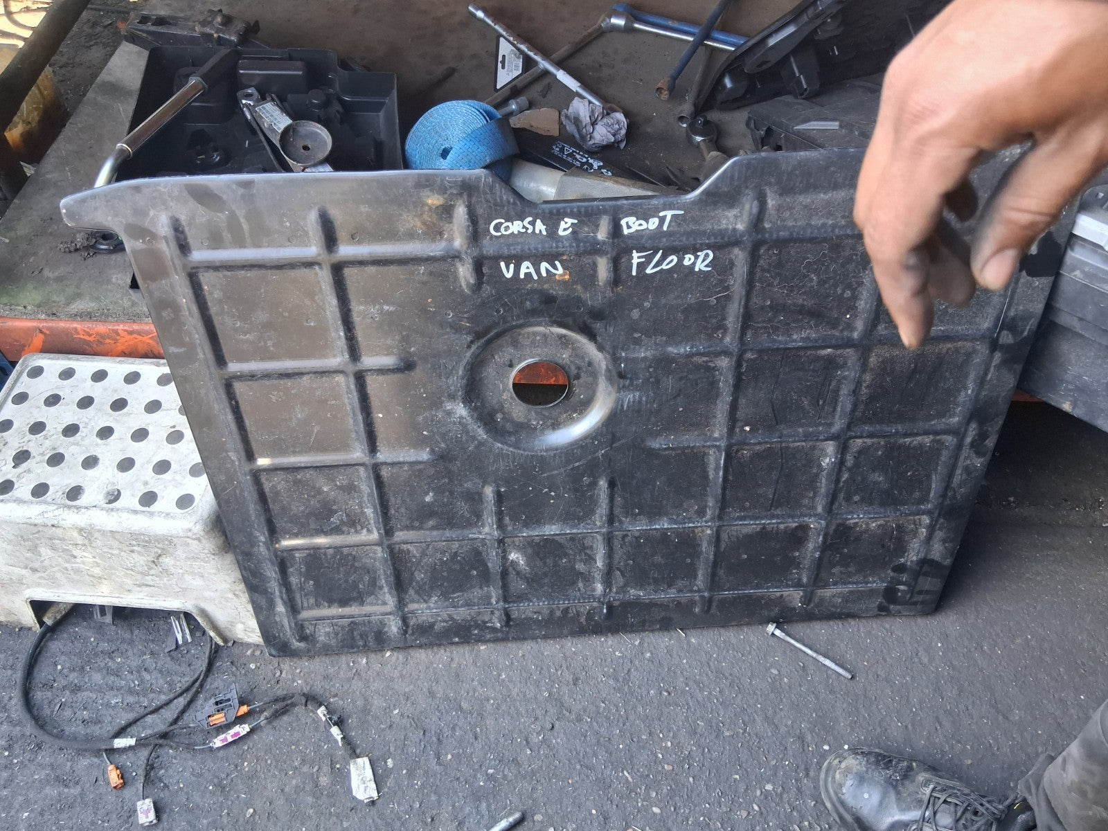 2018 VAUXHALL CORSA E REAR BOOT FLOOR LOWER BULKHEAD PANEL