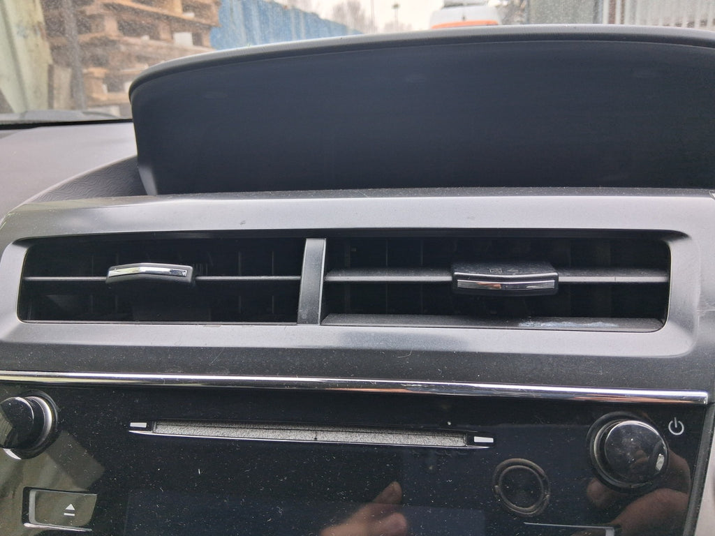 2018 TOYOTA PRIUS V PLUS XW40 FRONT DASH CENTER BOTH AIR VENT AIRVENTS