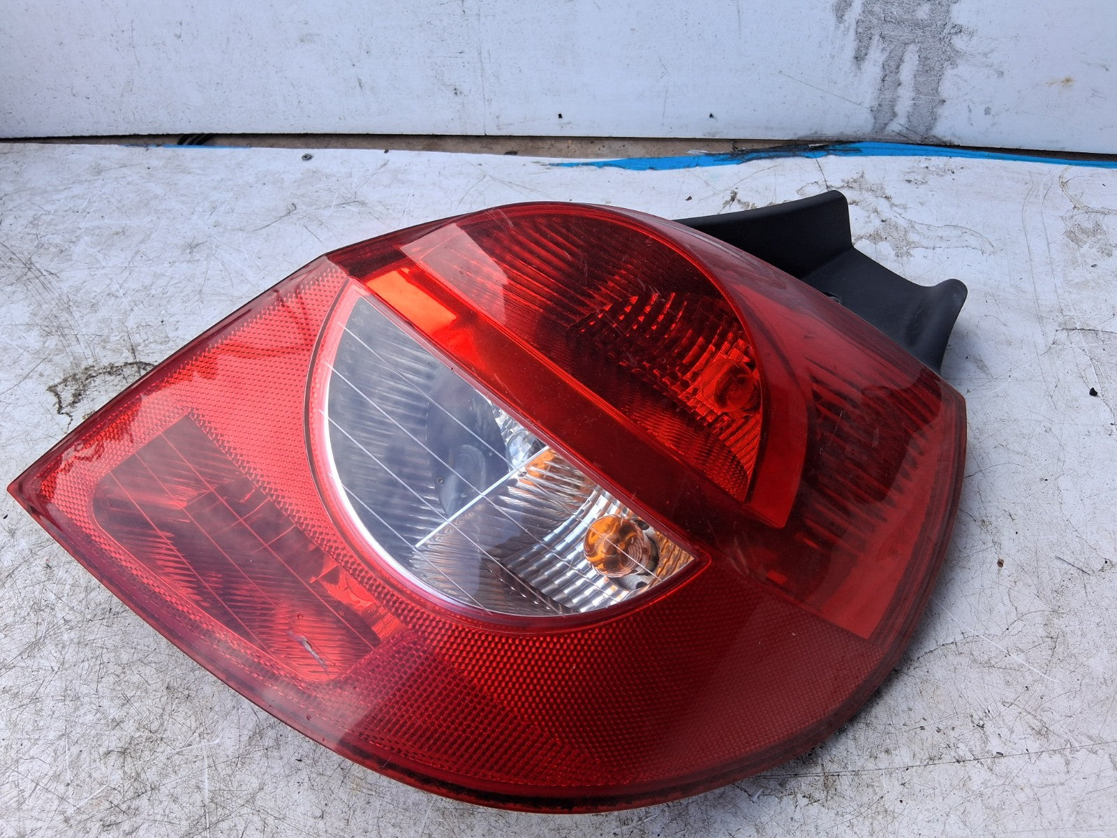 2008 RENAULT CLIO MK3 OSR DRIVER SIDE REAR TAIL LIGHT LAMP