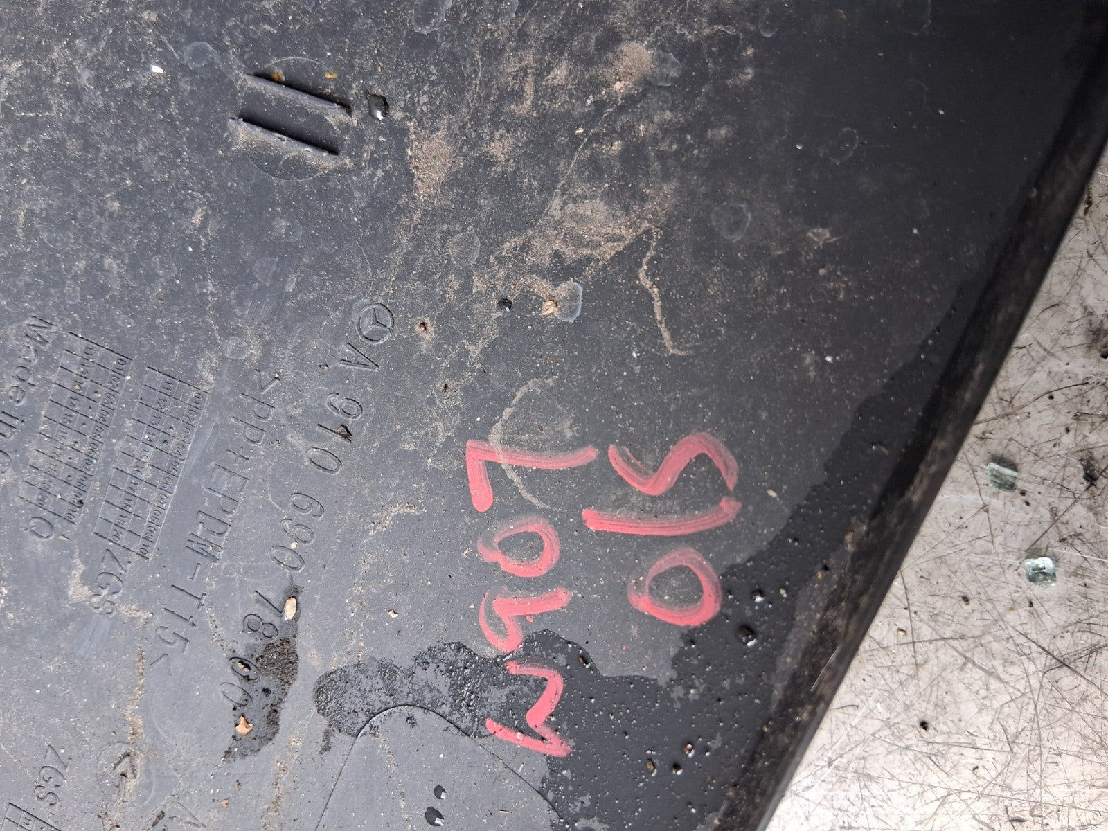 2023 MERCEDES SPRINTER OS DRIVER SIDE REAR MOULDING TRIM A9106907800